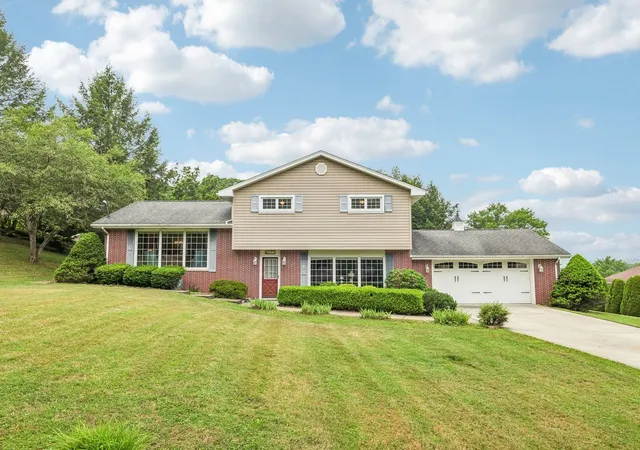 image of 625 Palo Alto Dr, Perry Twp, PA 16117 | MLS# 1764457
