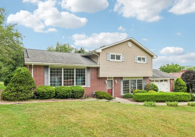 image of 625 Palo Alto Dr, Perry Twp, PA 16117 | MLS# 1764457