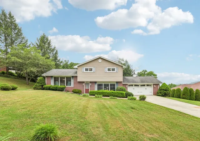 image of 625 Palo Alto Dr, Perry Twp, PA 16117 | MLS# 1764457