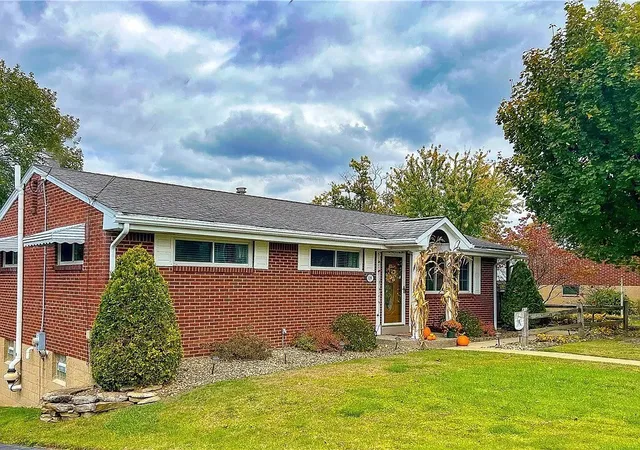 Photo 2 of Single family home for sale at 139 Delaware Dr, Twp Of But Nw, PA 16001 | MLS# 1764431 | Listing updated on 2026-08-31