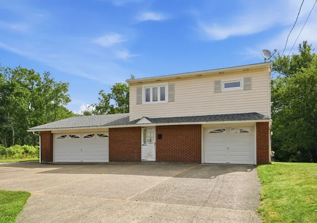 Photo 3 of Sale Pending at 2913 Conway Wallrose Rd, Baden, PA 15005 | MLS# 1764465 | Listing updated on 2026-07-14