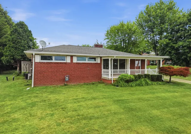 Photo 4 of Sale Pending at 2913 Conway Wallrose Rd, Baden, PA 15005 | MLS# 1764465 | Listing updated on 2026-07-14