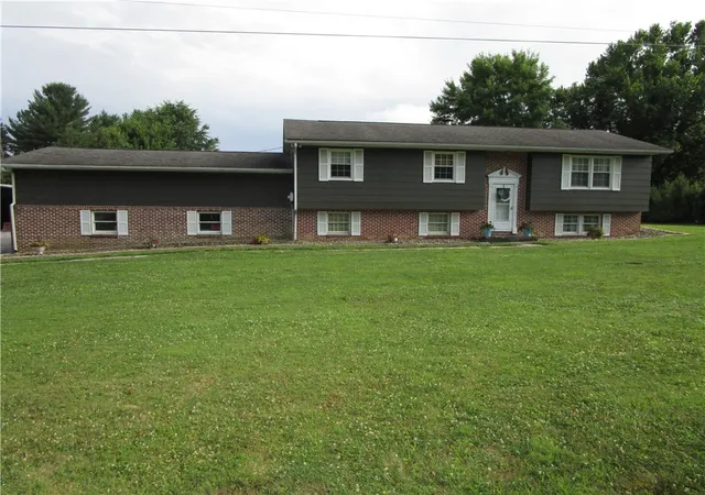 1st image of 2872 2872 Gull Ln, Transfer, PA 16154 | MLS# 1764479