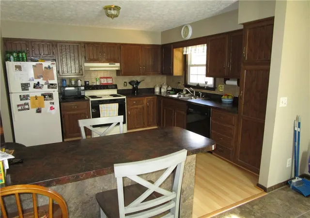 4th image of 2872 2872 Gull Ln, Transfer, PA 16154 | MLS# 1764479