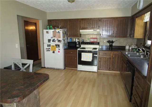 5th image of 2872 2872 Gull Ln, Transfer, PA 16154 | MLS# 1764479
