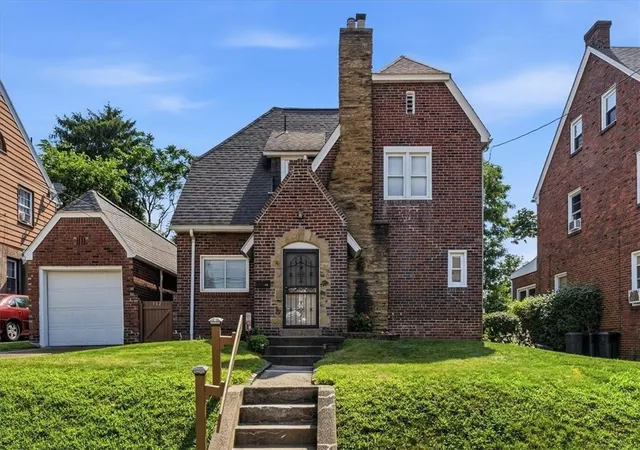 Homes for sale in New Kensington, PA | 312 Charles Ave, New Kensington, PA 15068 | MLS# 1763345