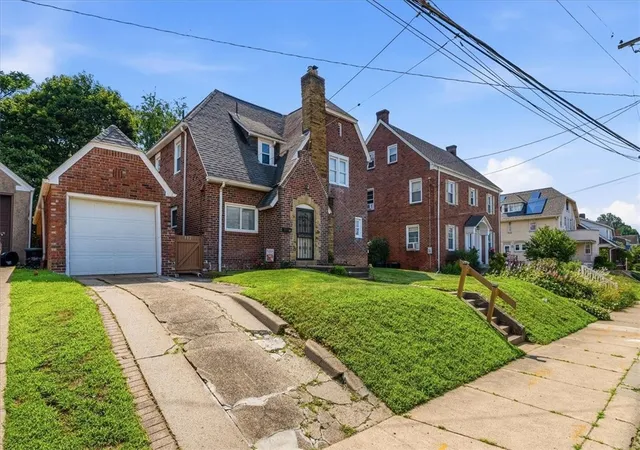 Homes for sale in New Kensington, PA | 312 Charles Ave, New Kensington, PA 15068 | MLS# 1763345