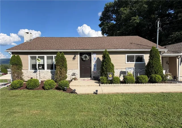 Homes for sale in Derry Twp, PA | 866 Pizza Barn Rd, Derry Twp, PA 15717 | MLS# 1764528