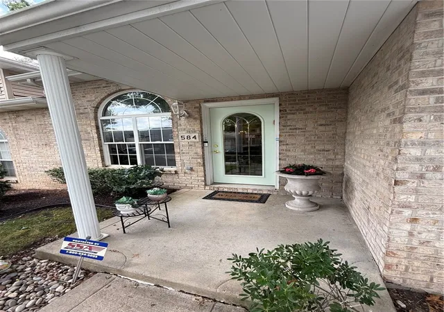 Photo 2 of Condo for sale at 584 Newport Dr, Penn Hills, PA 15235 | MLS# 1764531 | Listing updated on 2026-09-26