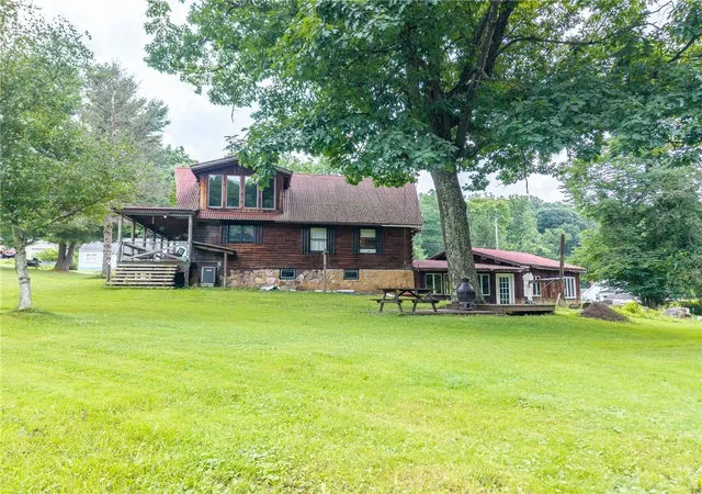 Photo 2 of Single family home for sale at 433 White School Rd, Greensburg, PA 15601 | MLS# 1764543 | Listing updated on 2026-07-25