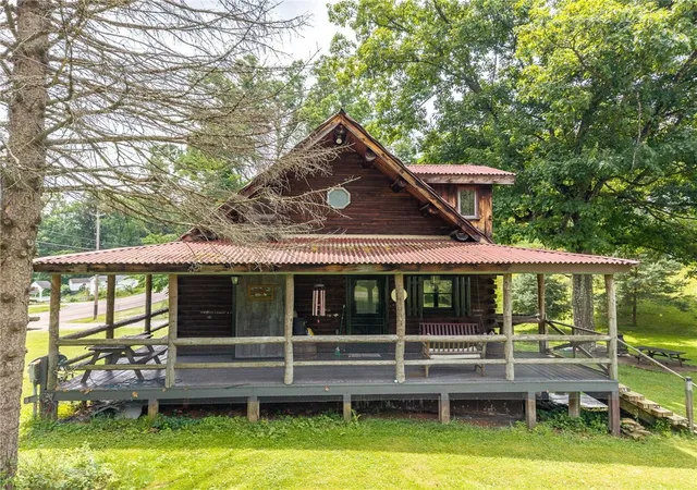 Photo 3 of Single family home for sale at 433 White School Rd, Greensburg, PA 15601 | MLS# 1764543 | Listing updated on 2026-07-25