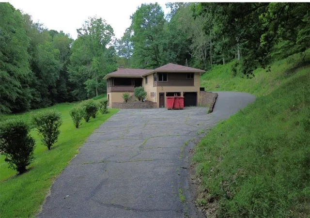 3rd image of 135 Phillips Rd, Burgettstown Boro, PA 15021 | MLS# 1764507