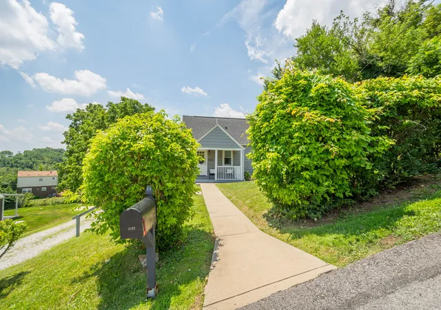 Photo 3 of Single family home for sale at 3122 Southern Dr, South Park, PA 15129 | MLS# 1764573 | Listing updated on 2026-07-16