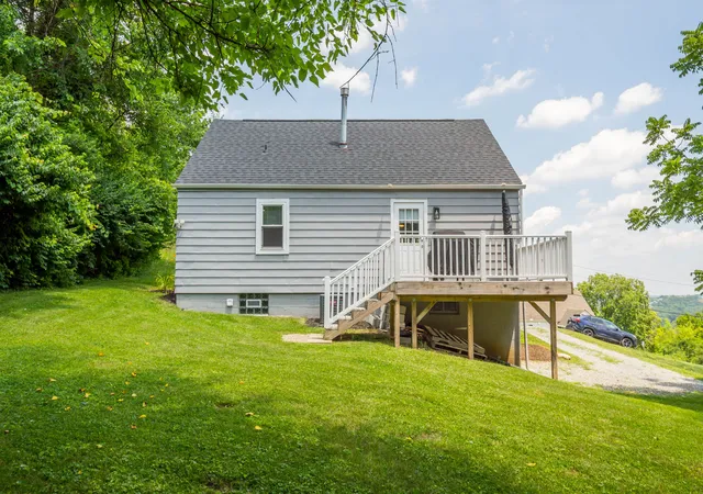 Photo 3 of Single family home for sale at 3122 Southern Dr, South Park, PA 15129 | MLS# 1764573 | Listing updated on 2026-07-16