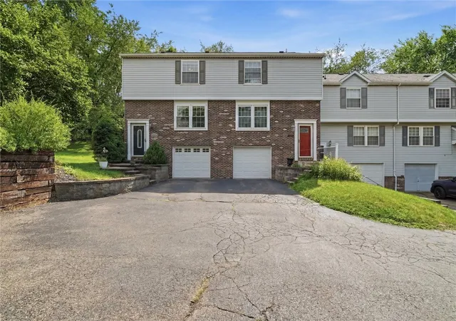 Homes for sale in South Fayette, PA | 5081 Empire Dr, South Fayette, PA 15017 | MLS# 1764612