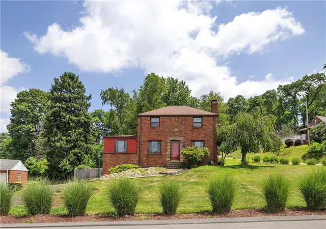 2nd image of 511 Rolling Green Dr, Bethel Park, PA 15102 | MLS# 1764608