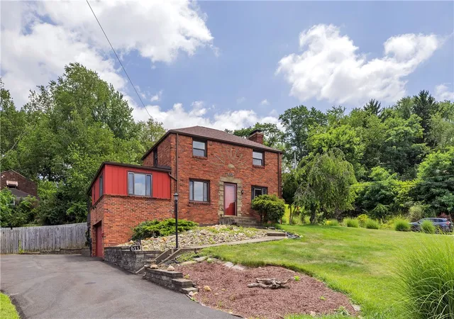3rd image of 511 Rolling Green Dr, Bethel Park, PA 15102 | MLS# 1764608