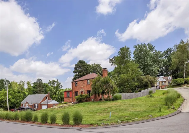 5th image of 511 Rolling Green Dr, Bethel Park, PA 15102 | MLS# 1764608