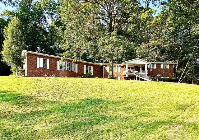 2nd image of 909 E Fairfield Ave, New Castle, PA 16105 | MLS# 1764616
