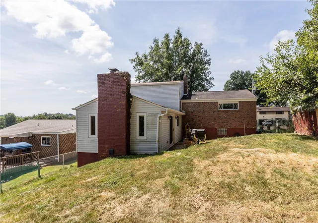 4th image of 5624 Tracy Dr, Bethel Park, PA 15236 | MLS# 1764477