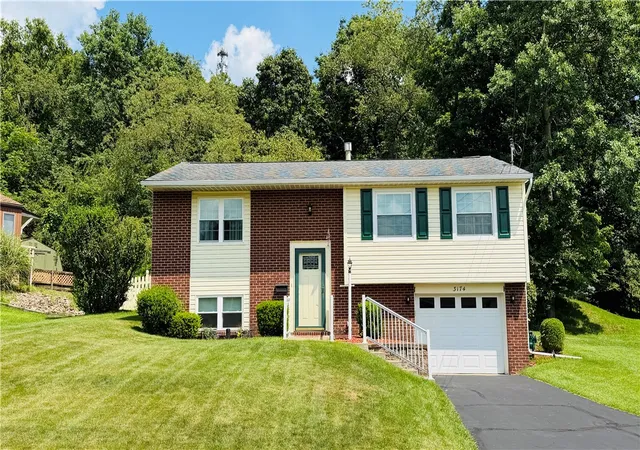 Homes for sale in Lower Burrell, PA | 3174 New Hampshire Dr, Lower Burrell, PA 15068 | MLS# 1764682