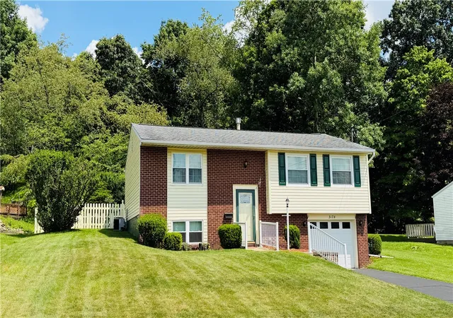 Homes for sale in Lower Burrell, PA | 3174 New Hampshire Dr, Lower Burrell, PA 15068 | MLS# 1764682