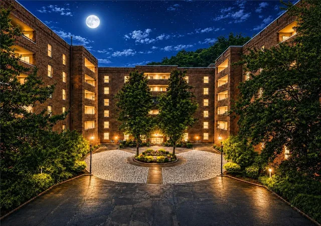 3rd image of 302 Fox Chapel Rd #307, O'hara, PA 15238 | MLS# 1764851