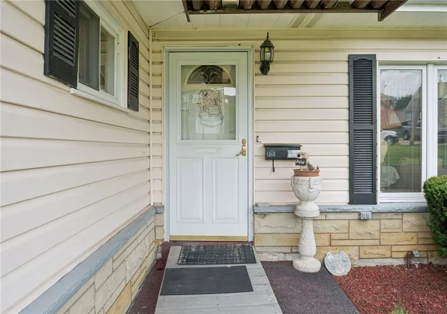 Homes for sale in West Homestead, PA | 1313 Laurel Hill Dr, West Homestead, PA 15120 | MLS# 1764893
