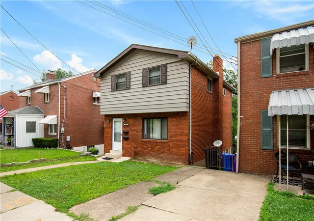 Homes for sale in Brentwood, PA | 3139 Glendale Ave, Brentwood, PA 15227 | MLS# 1764709