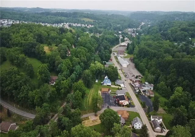 3rd image of 540 Coleman Rd, Cecil, PA 15057 | MLS# 1764903