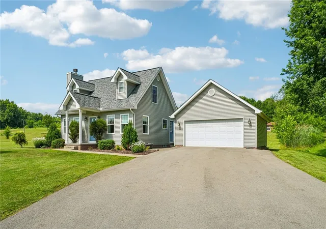 image of 2412 S Jefferson Street, South New Castle Boro, PA 16102 | MLS# 1764900