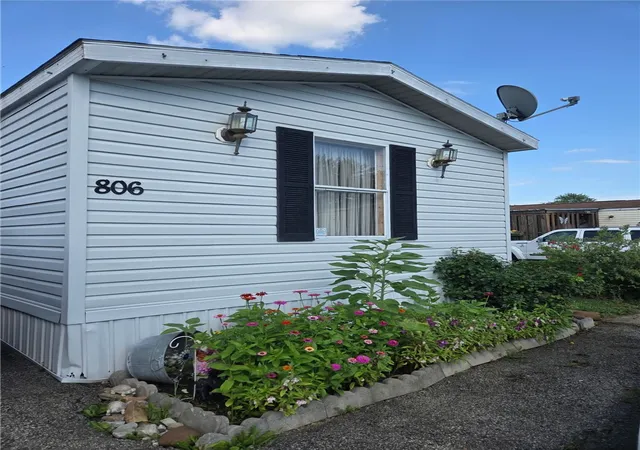 Photo 1 of Manufactured home for sale at 806 Governors Cir, Washington, PA 15301 | MLS# 1764859 | Listing updated on 2026-09-16