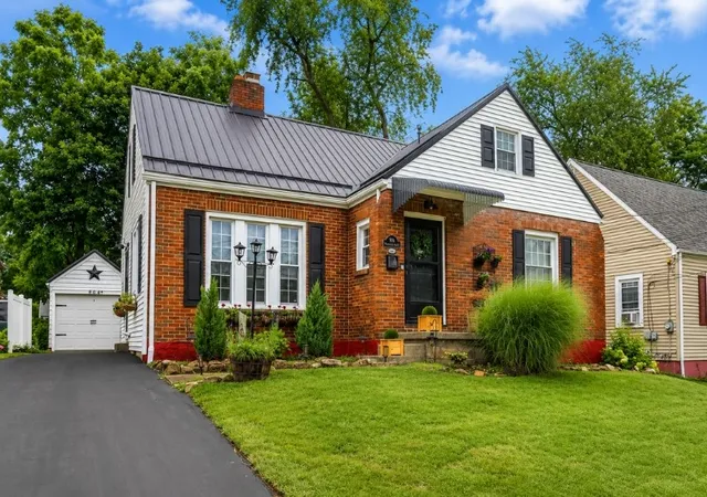 Photo 1 of Sale Pending at 904 Plymouth Ln, Ellwood City, PA 16117 | MLS# 1764488 | Listing updated on 2026-08-28