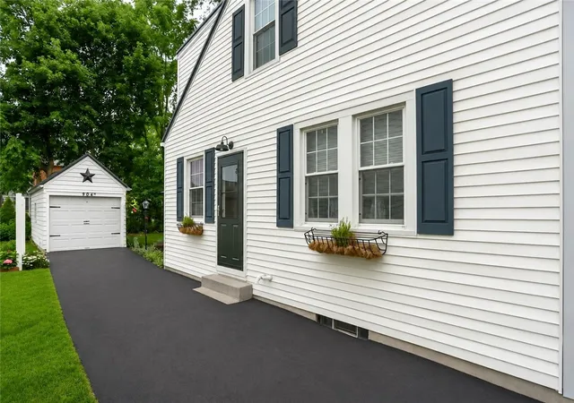 3rd image of 904 Plymouth Ln, Ellwood City, PA 16117 | MLS# 1764488