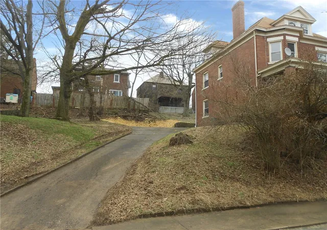 2nd image of 32 Weller St, Pittsburgh, PA 15204 | MLS# 1764961