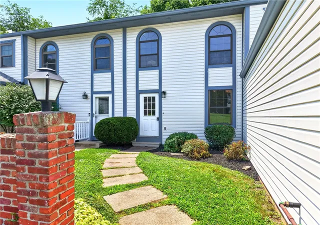 2nd image of 1142 Valleyview Dr, Cecil, PA 15055 | MLS# 1764898