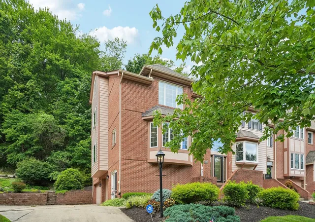 Homes for sale in Franklin Park, PA | 2135 S Huntington Ct S, Franklin Park, PA 15090 | MLS# 1764974