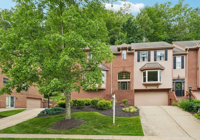 Homes for sale in Franklin Park, PA | 2135 S Huntington Ct S, Franklin Park, PA 15090 | MLS# 1764974