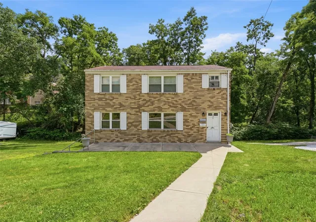 Homes for sale in Brentwood, PA | 218 220 Pointview, Brentwood, PA 15227 | MLS# 1764731