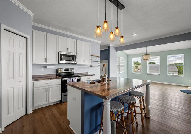 4th image of 3011 Sir Charles Dr, Cecil, PA 15057 | MLS# 1764888