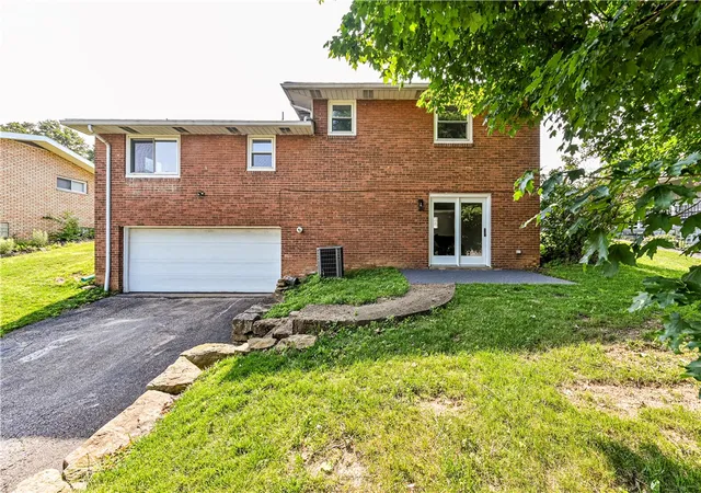 2nd image of 1110 Skyline Dr, Greensburg, PA 15601 | MLS# 1764727