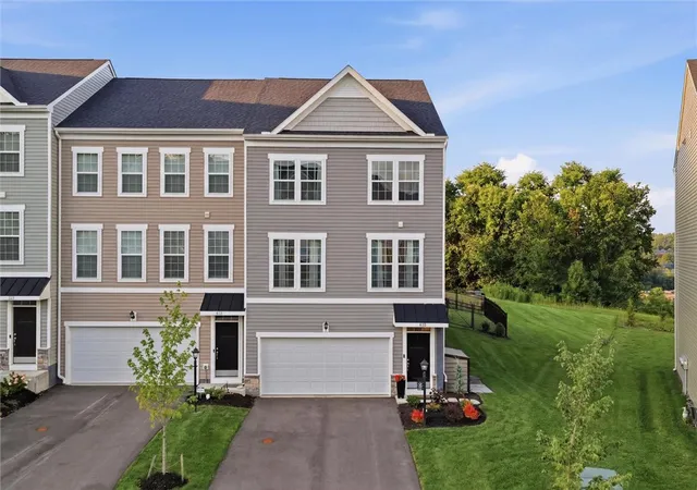 Homes for sale in Collier Twp, PA | 650 Olivia St, Collier Twp, PA 15205 | MLS# 1764904