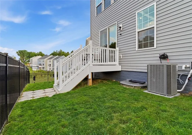 Homes for sale in Collier Twp, PA | 650 Olivia St, Collier Twp, PA 15205 | MLS# 1764904