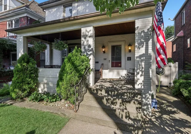 3rd image of 242 Olympia St, Mt Washington, PA 15211 | MLS# 1765026