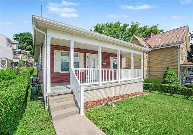 2nd image of 618 Locust St, Coraopolis, PA 15108 | MLS# 1764858