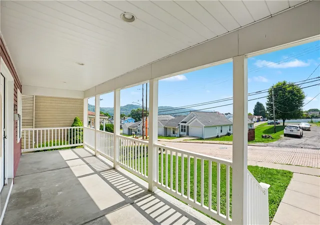Homes for sale in Coraopolis, PA | 618 Locust St, Coraopolis, PA 15108 | MLS# 1764858