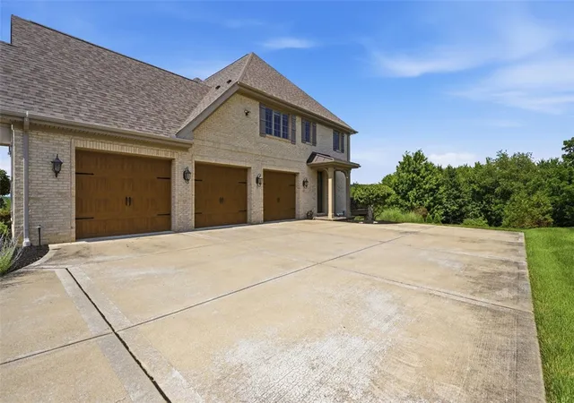 Photo 3 of Single family home for sale at 150 Majestic Dr, Mars, PA 16046 | MLS# 1764499 | Listing updated on 2026-07-24