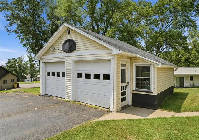 Homes for sale in Neshannock Twp, PA | 1901 Line Road, Neshannock Twp, PA 16105 | MLS# 1765073