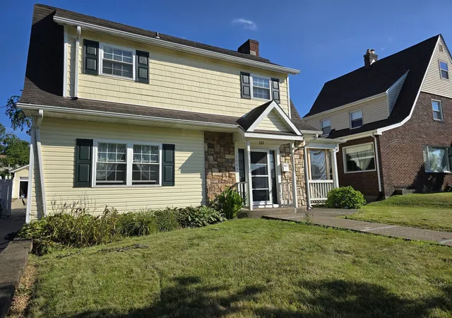 Photo 3 of Single family home for sale at 1008 Manor Rd, New Kensington, PA 15068 | MLS# 1765081 | Listing updated on 2026-07-17