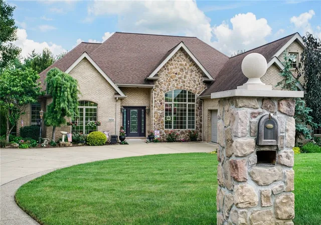 2nd image of 472 Spruce Ln, Houston, PA 15342 | MLS# 1765083